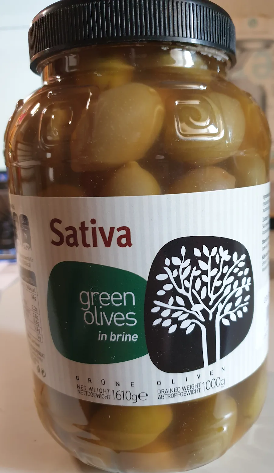 Green olives with stone Grüne mit Kern